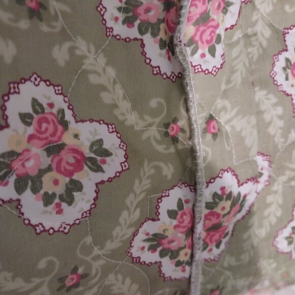 3748 1X  Quilted Bog Coat In Green and Pink Print. - Picture 10 of 11